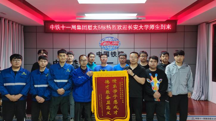 8256fce64a1534d206275356c972cd0